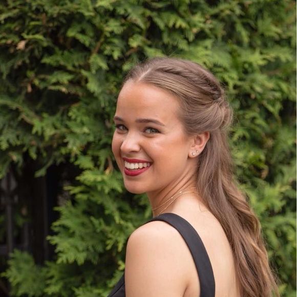 Meet your Posher, Julia - Picture 1 of 1